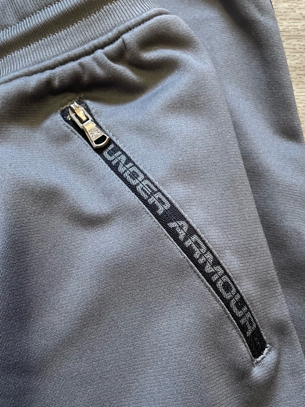 Under Armour Boys’ Joggers YL Grey - Picture 4 of 8
